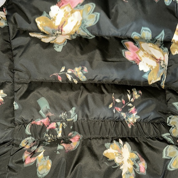NWT❤️ Land’s End Florist Night Floral Down Vest sold out/discontinued! - Picture 4 of 5
